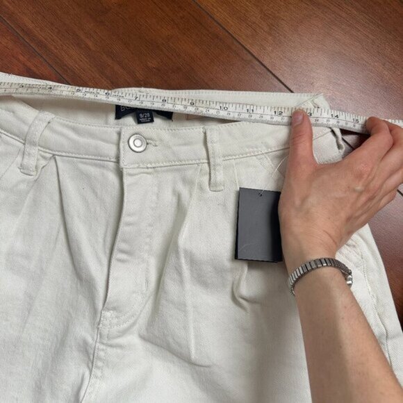 NWT BCBGeneration Trouser Short size 9/29 in white - Picture 4 of 5